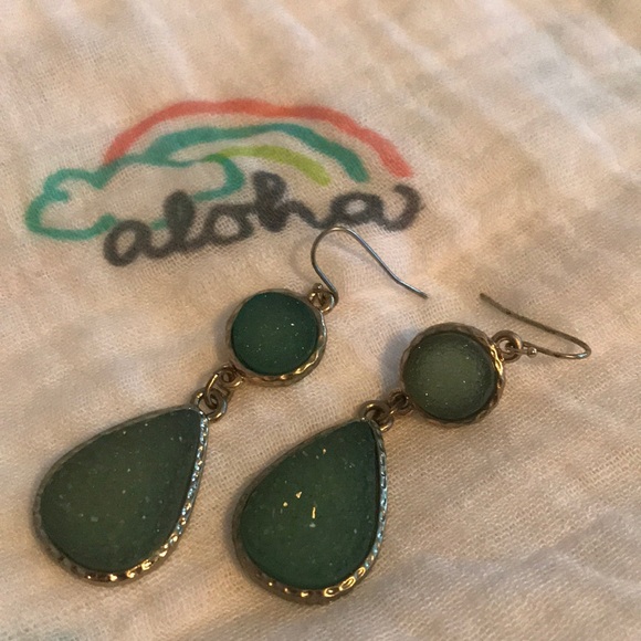 Sea foam green earrings - Picture 2 of 2